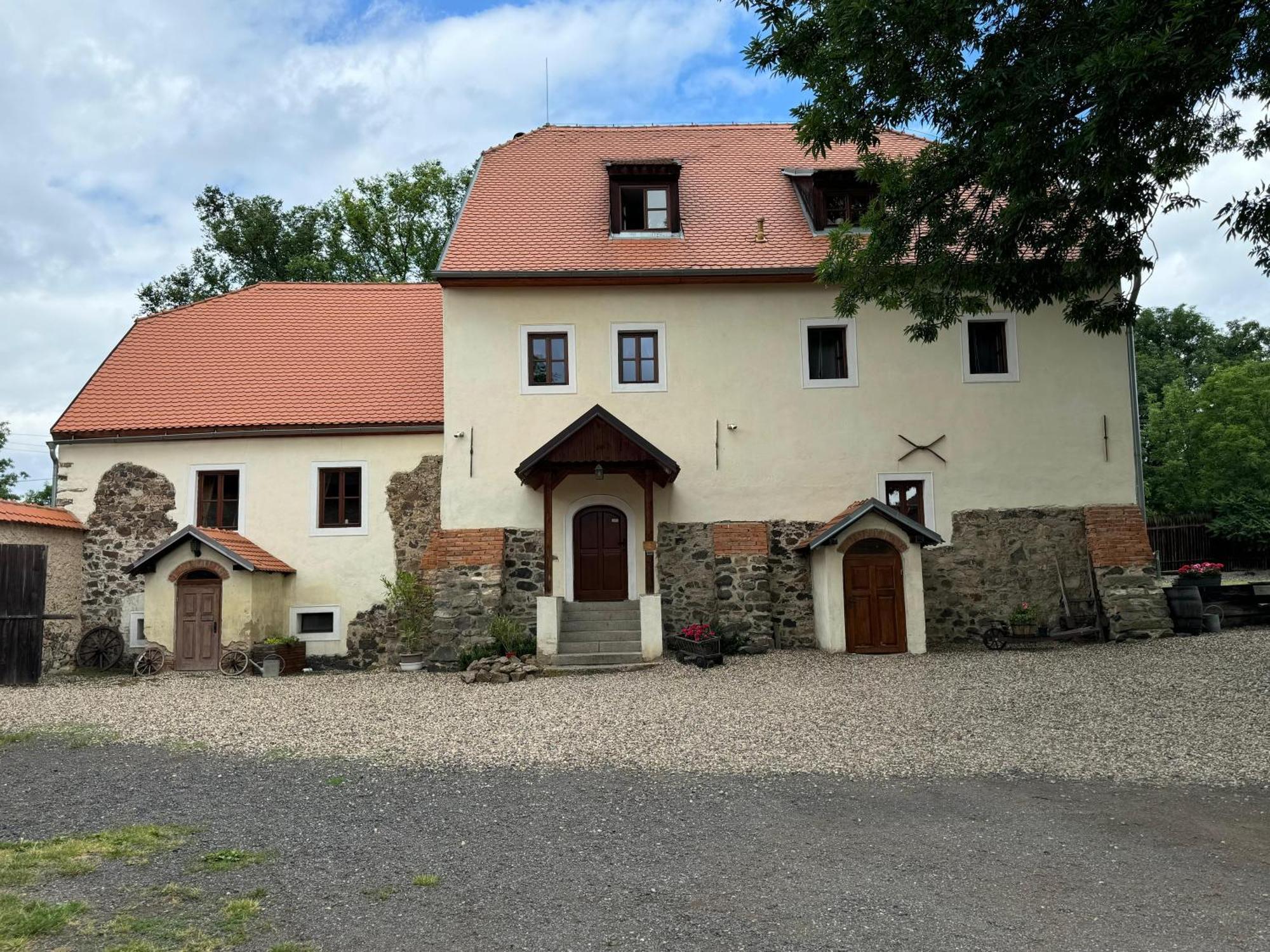 Penzion Tvrz Most Exteriér fotografie